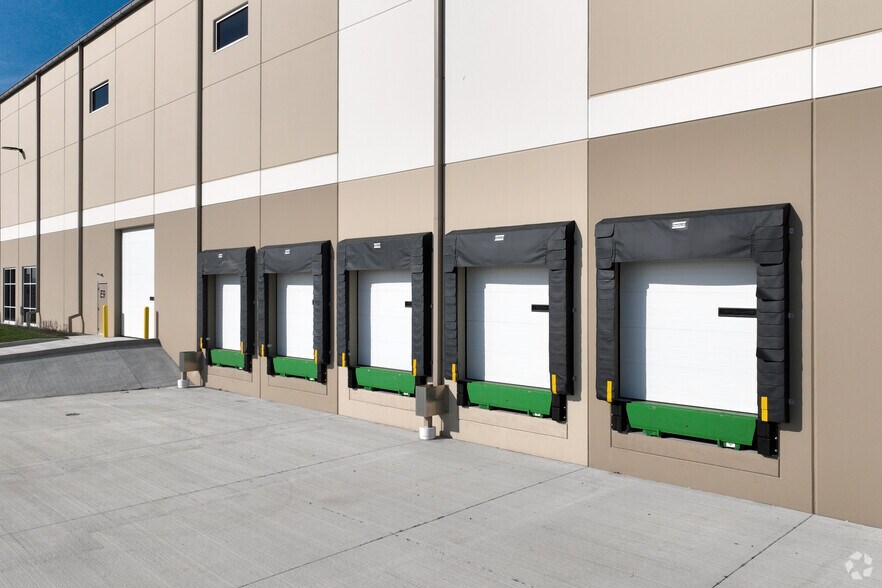 More Photos Of 4212 Owens Farm Ct, Greenfield Distribution For Lease