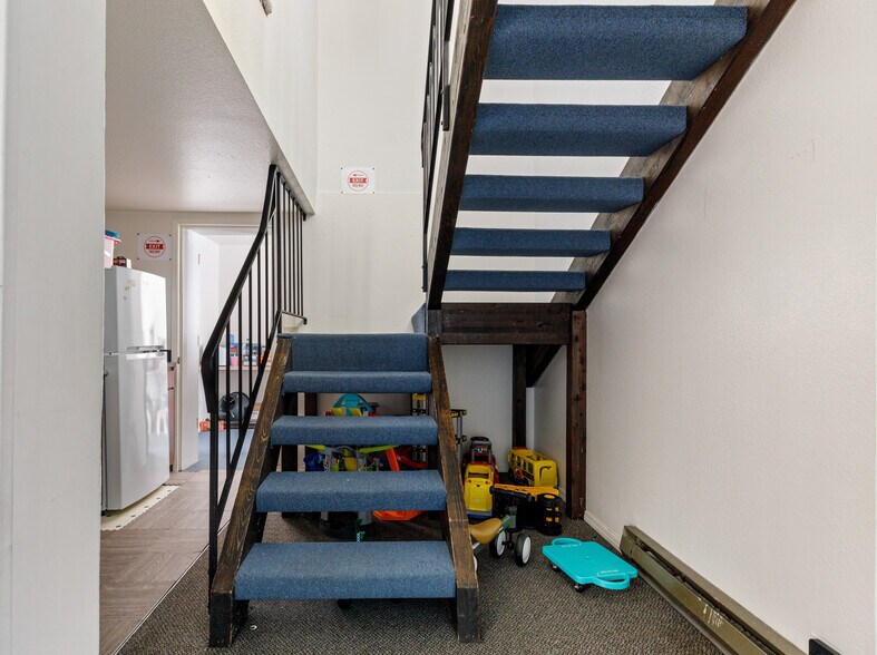 More Photos Of 35 SE Ely St, Oak Harbor Office For Sale