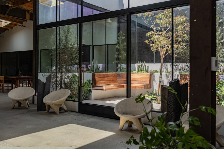 More Photos Of 5909 Blackwelder St, Culver City Office For Sale