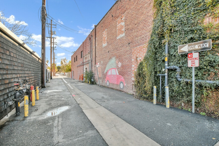 More Photos Of 234 Oak St, Brentwood Restaurant For Sale