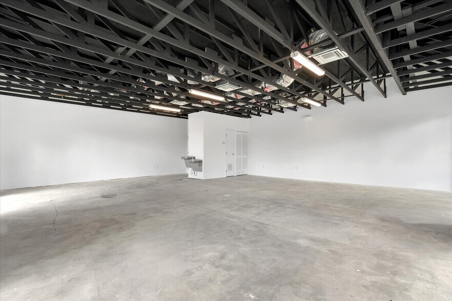 More Photos Of 159 NE 54th St, Miami Freestanding For Lease