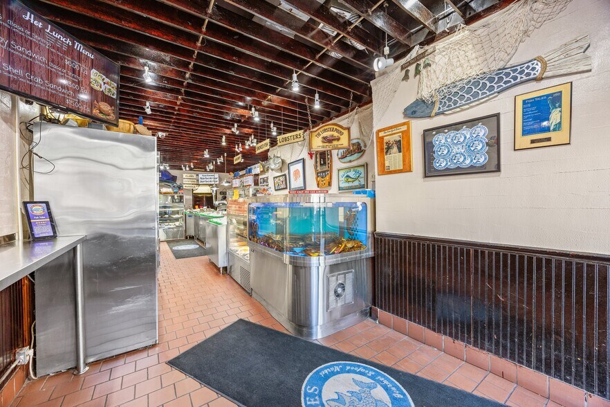 More Photos Of 191A Court St, Brooklyn Storefront Retail Residential For Lease