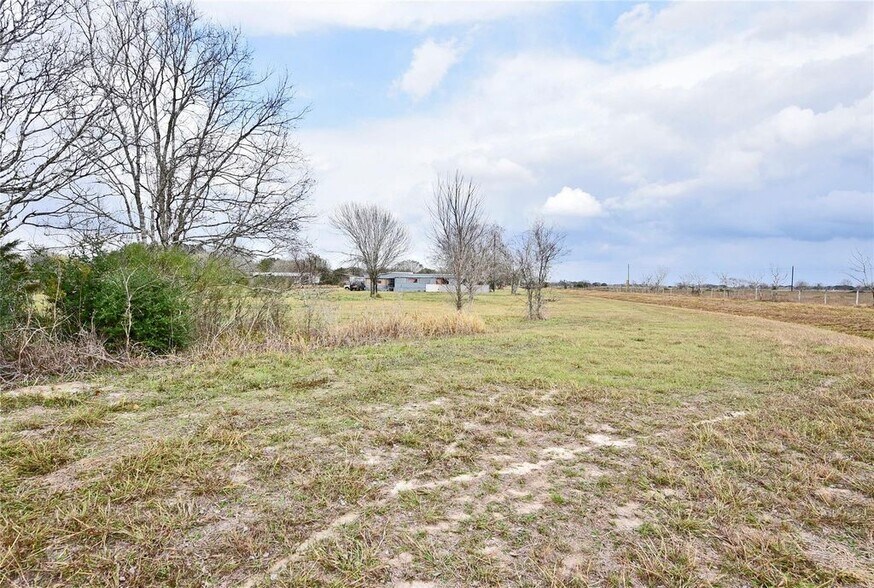 More Photos Of 6018 FM 360 Rd, Needville Trailer Camper Park For Sale
