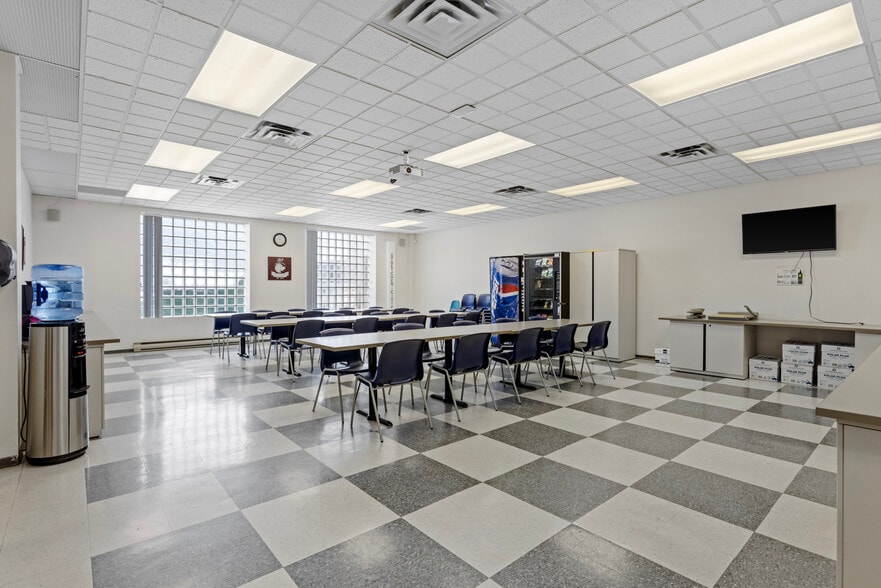 More Photos Of 1011 Polytek St, Ottawa Flex For Sale