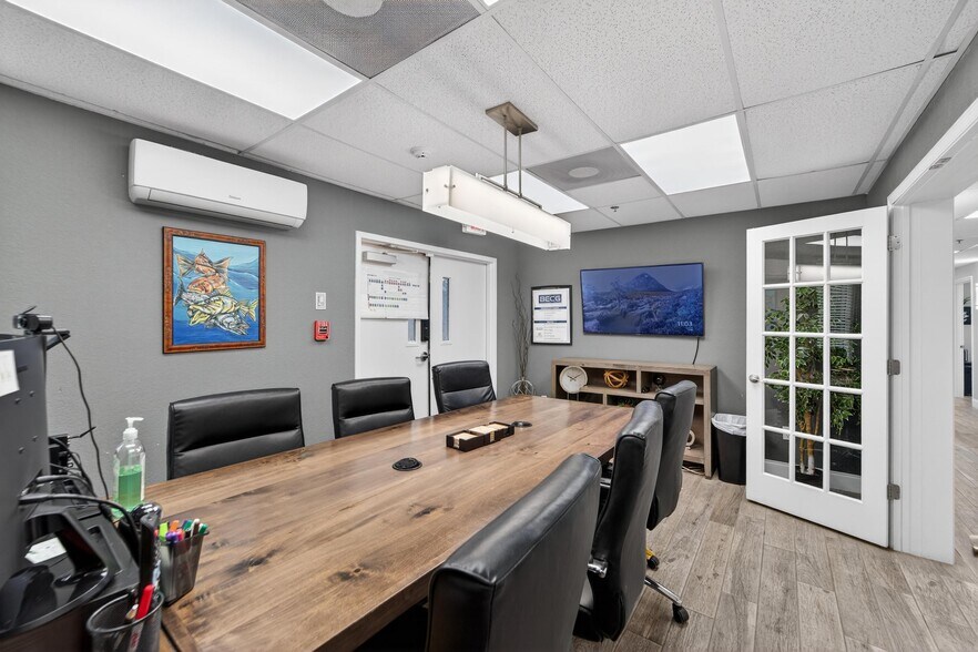 More Photos Of 3411 N 29th St, Tampa Office For Sale