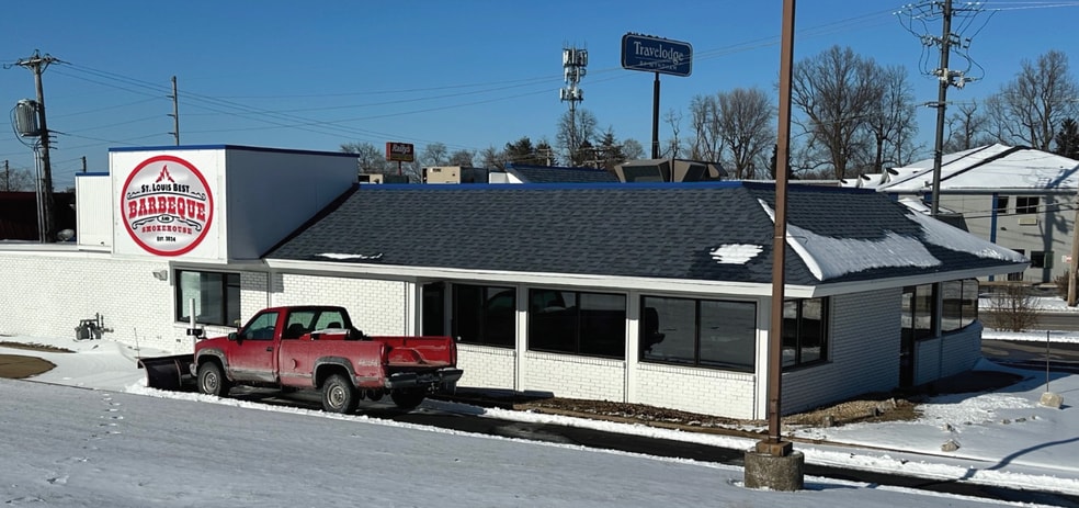Primary Photo Of 9640 Natural Bridge Rd, Saint Louis Freestanding For Sale
