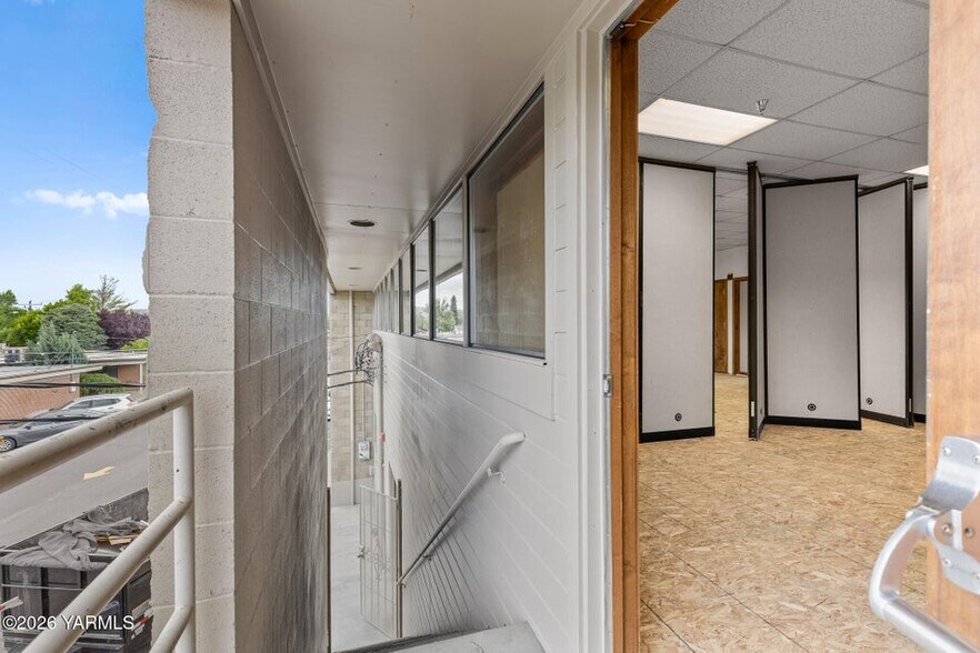 More Photos Of 303 S 12th Ave, Yakima Medical For Sale