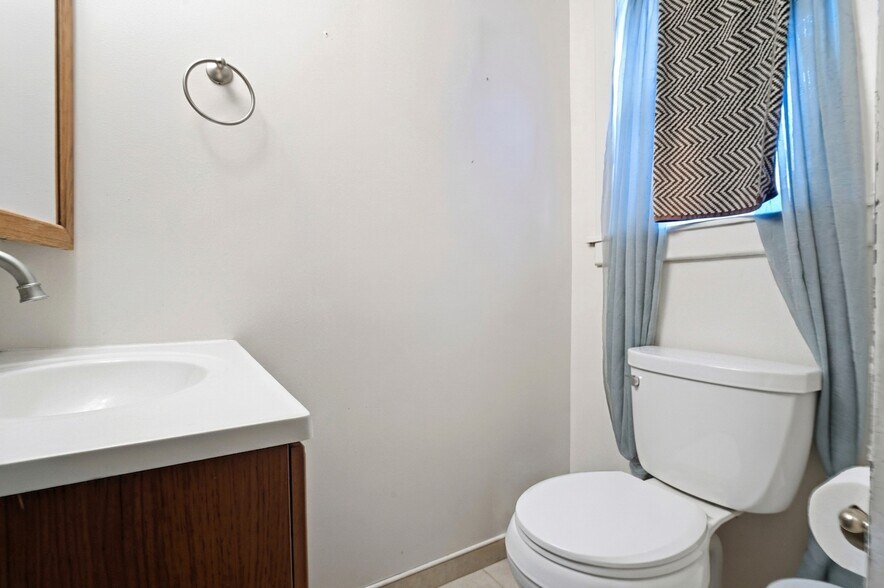 More Photos Of 16708 Frederick Rd, Mount Airy General Retail For Sale