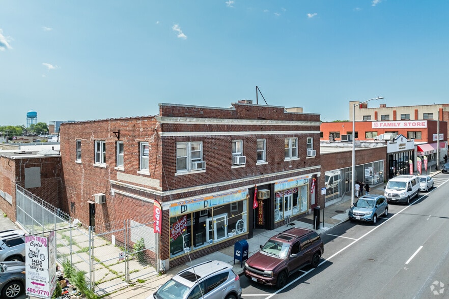 More Photos Of 210-218 Front St, Hempstead Warehouse For Lease