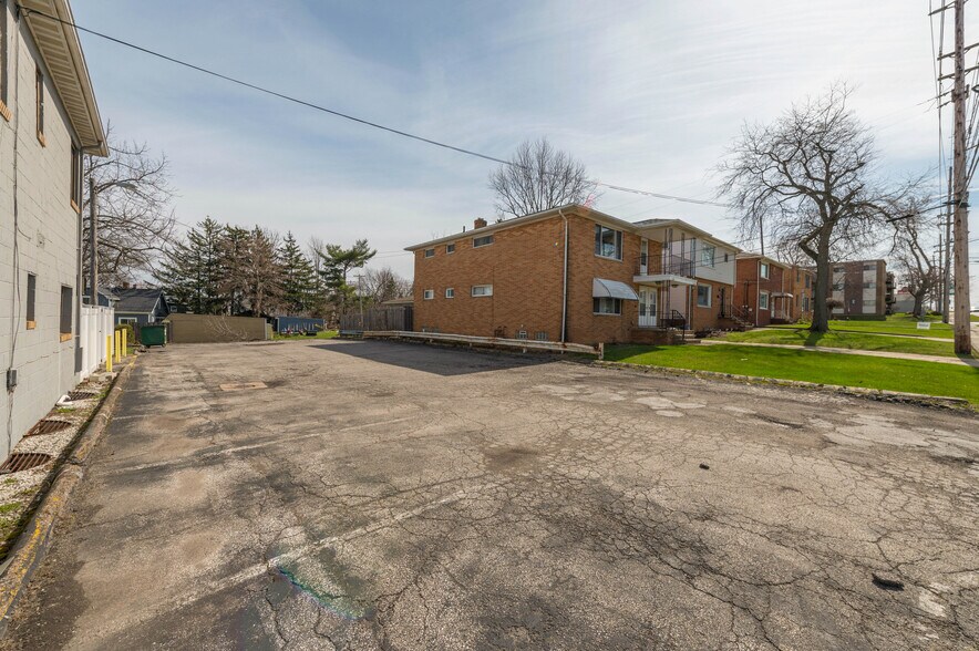 More Photos Of 5203 Turney Rd, Garfield Heights Bar For Sale