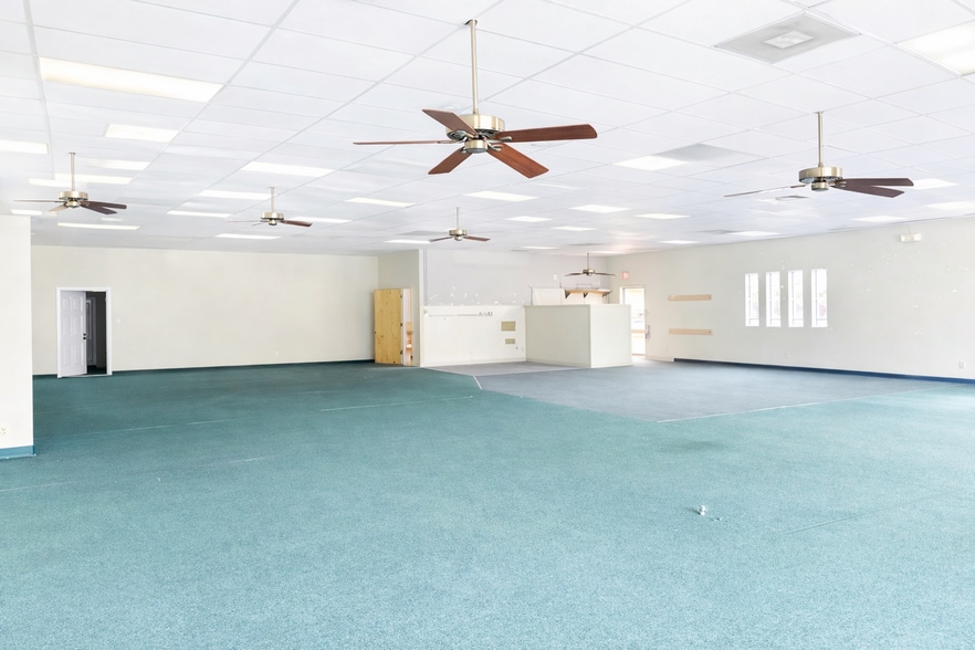 More Photos Of 14232 7th St, Dade City General Retail For Lease