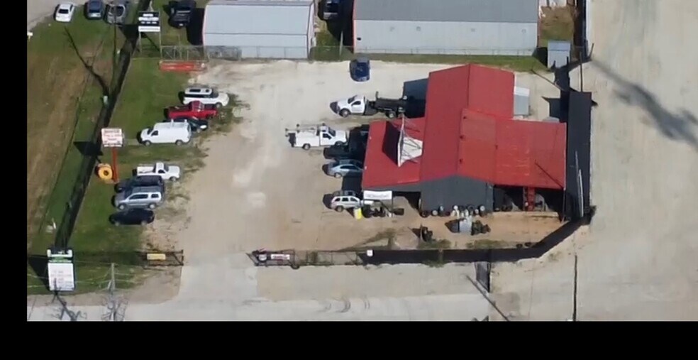 More Photos Of 19201 Highway 105 W, Montgomery Auto Repair For Lease