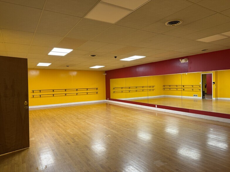 More Photos Of 1915 Kutztown Rd, Reading General Retail For Lease
