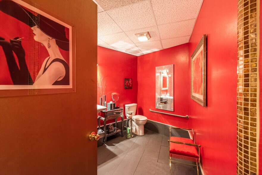 More Photos Of 6302 Main St, Tannersville Hotel For Sale