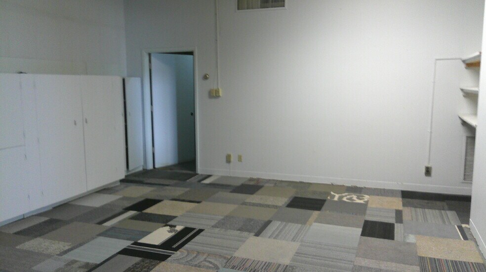 More Photos Of 634 5th Ave, Fairbanks General Retail For Lease