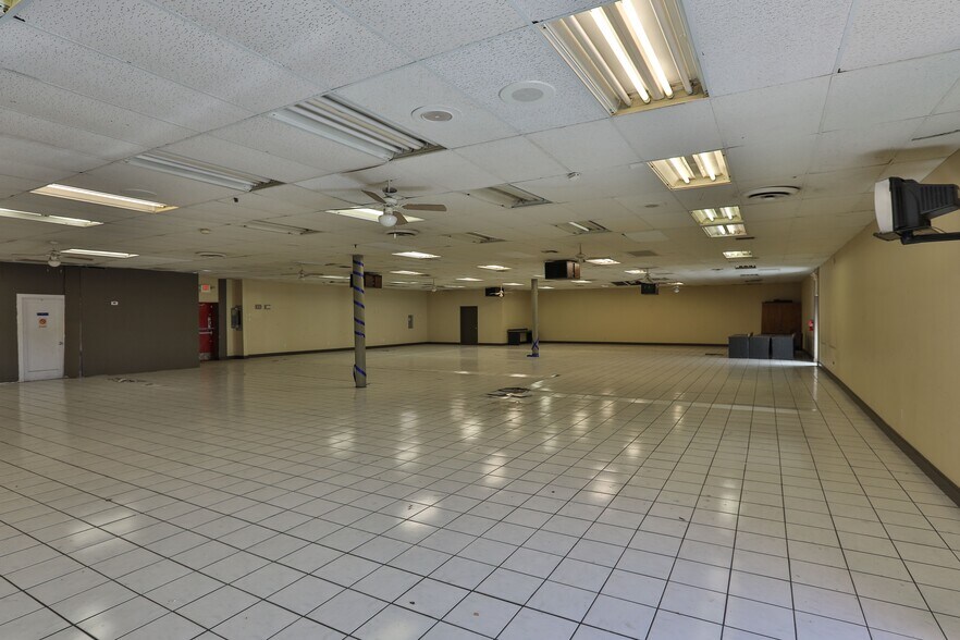 More Photos Of 2708-2720 Fredericksburg Rd, San Antonio Storefront For Sale