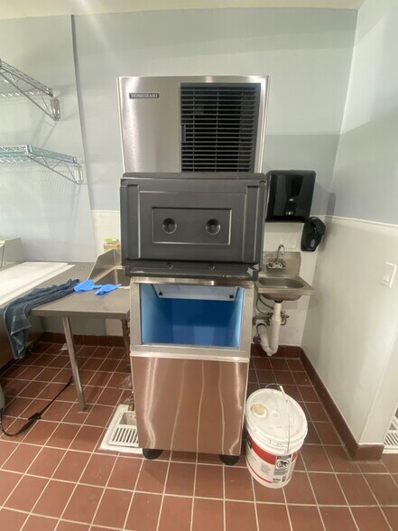 More Photos Of 1725 Spruce St, Riverside Restaurant For Lease