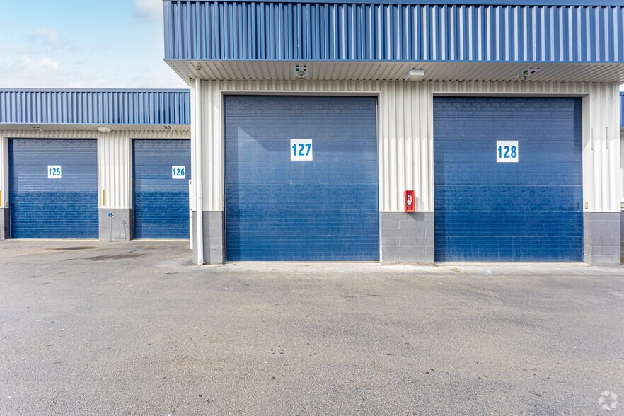 More Photos Of 11105 Steele St S, Tacoma Flex For Lease