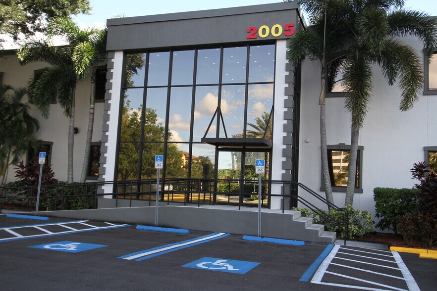 Primary Photo Of 2005 Pan Am Cir, Tampa Coworking Space