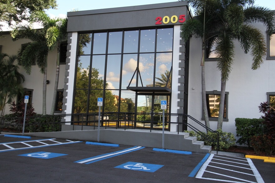 More Photos Of 2005 Pan Am Cir, Tampa Office For Lease