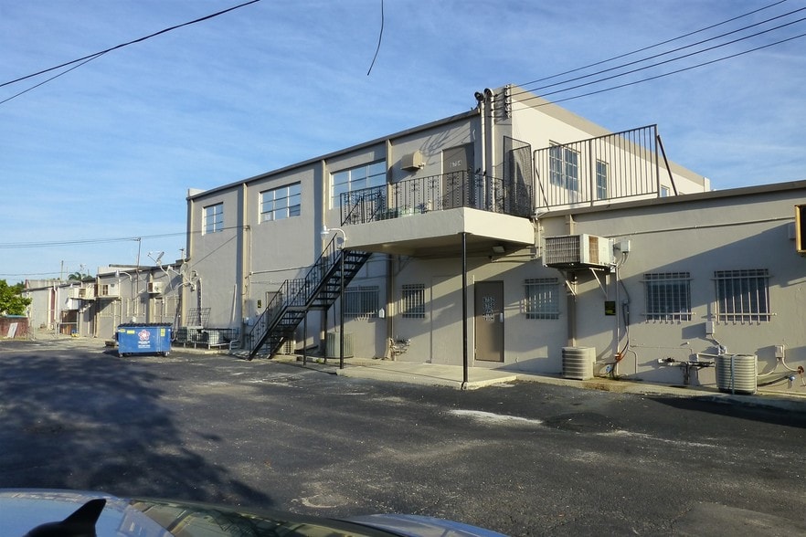More Photos Of 6750-6790 Pines Blvd, Pembroke Pines Unknown For Lease