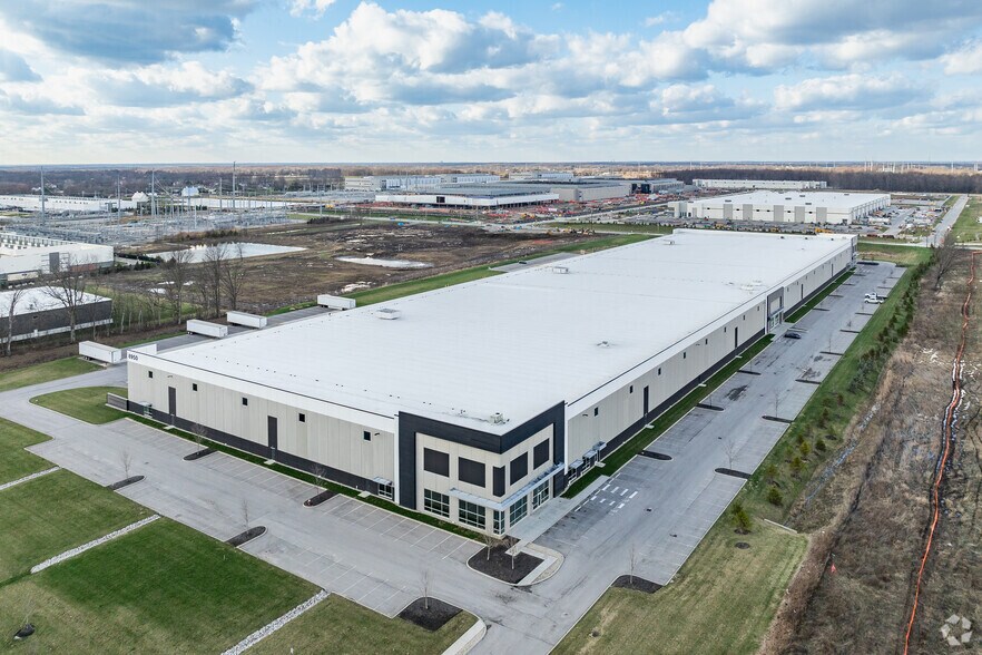 More Photos Of 8950 Smith's Mill Rd, New Albany Distribution For Lease