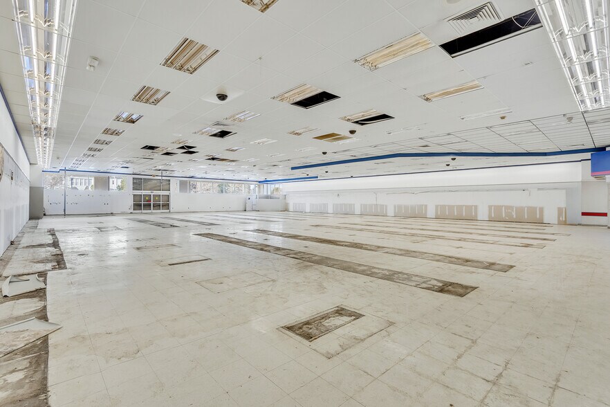 More Photos Of 2300 Wynnton Rd, Columbus Drugstore For Lease
