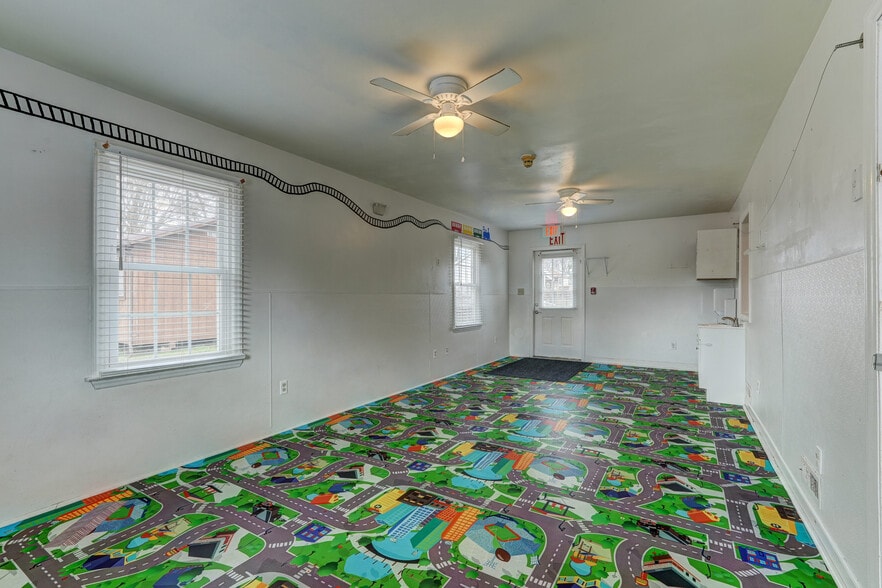 More Photos Of 1806 Vance St, Reidsville General Retail For Sale