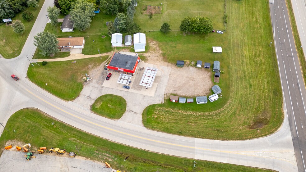 More Photos Of 900 Shields Ave, Wabasha General Retail For Sale