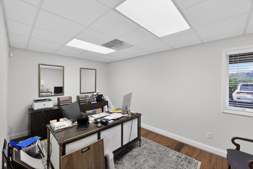 More Photos Of 2451 W Clemmonsville Rd, Winston-Salem Warehouse For Lease