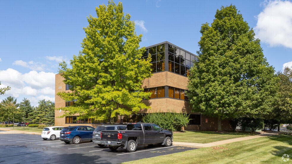 More Photos Of 2725 Airview Blvd, Kalamazoo Office For Lease
