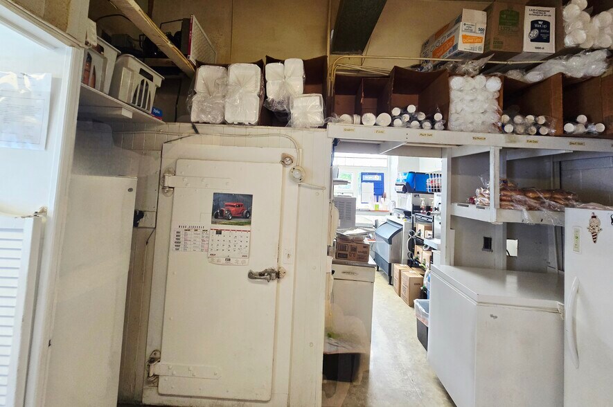 More Photos Of 301 Main St, Fairfax Fast Food For Sale