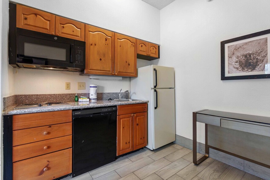 More Photos Of 9880 N Scottsdale Rd, Scottsdale Hospitality For Lease