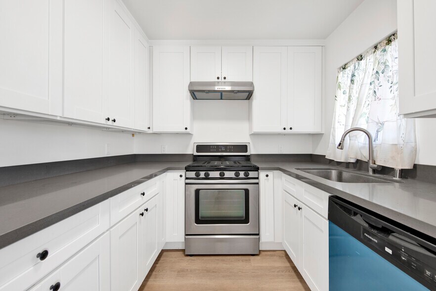 More Photos Of 1525 W 105th St, Los Angeles Apartments For Sale