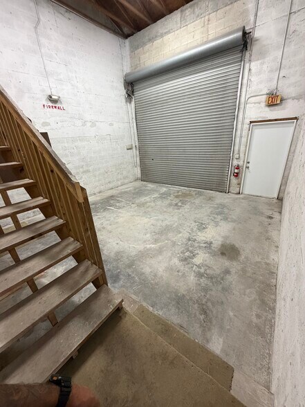 More Photos Of 2700 Evans Ave, Fort Myers Light Manufacturing For Lease