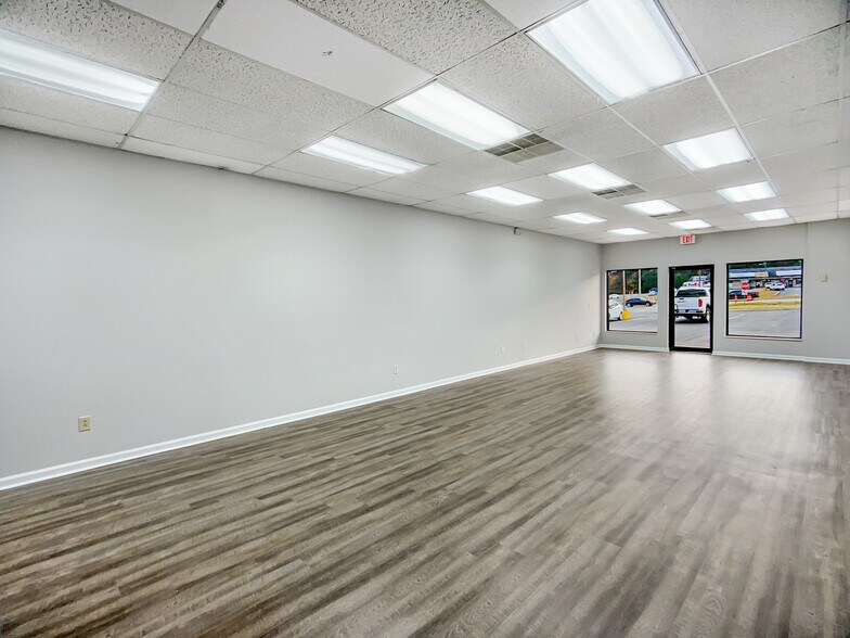 More Photos Of 720-742 McFarland Blvd, Northport Unknown For Lease