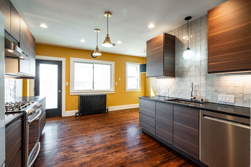 More Photos Of 3701 E Layton Ave, Cudahy Storefront Retail Residential For Sale