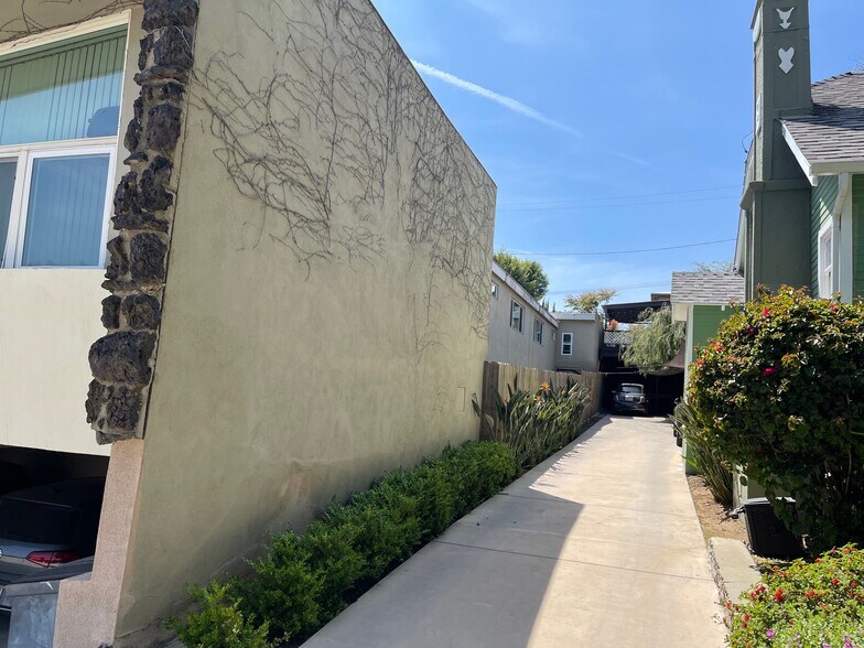 More Photos Of 937 Hilldale Ave, West Hollywood Apartments For Sale