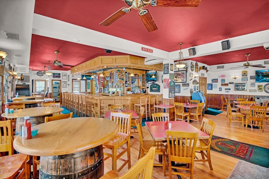 More Photos Of 33 Orange Ave, Walden Restaurant For Sale
