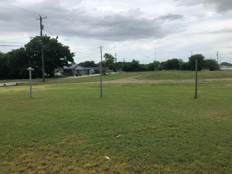 More Photos Of 9225 S R L Thornton Fwy, Dallas Land For Lease