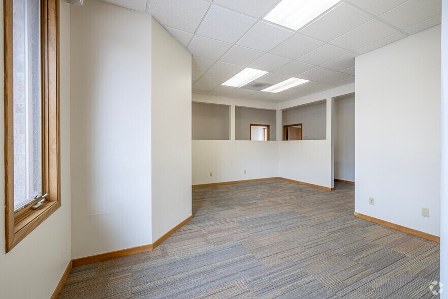 More Photos Of 2410 Woodlake Dr, Okemos Unknown For Lease