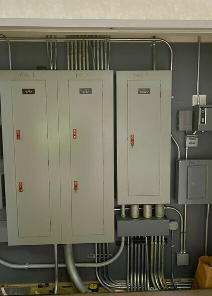 More Photos Of 2378 Wilshire Blvd, Mound Warehouse For Lease