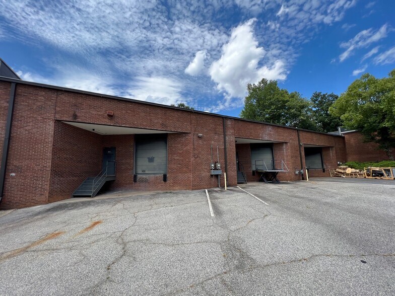 More Photos Of 18-22 Oak Branch Dr, Greensboro Light Distribution For Lease