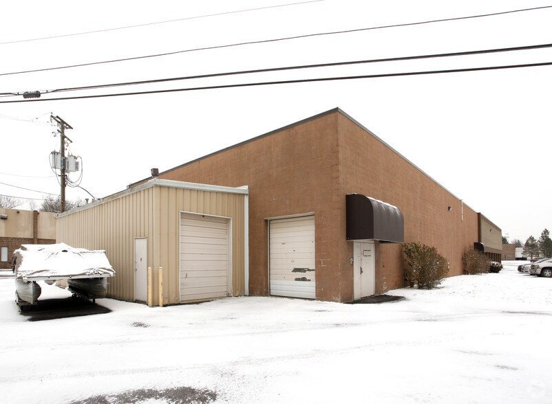 More Photos Of 21223 Hilltop St, Southfield Research And Development For Sale