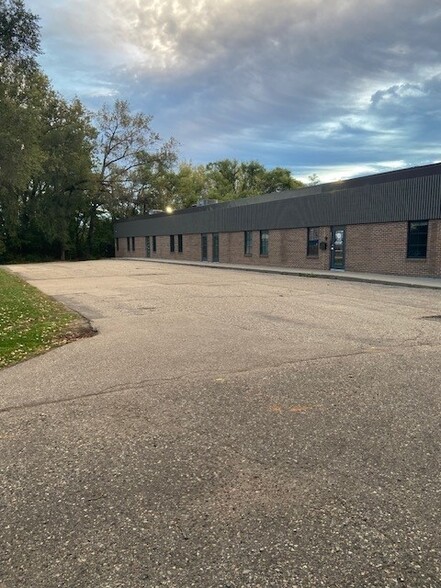 Primary Photo Of 3320 Terminal Dr, Eagan Distribution For Lease