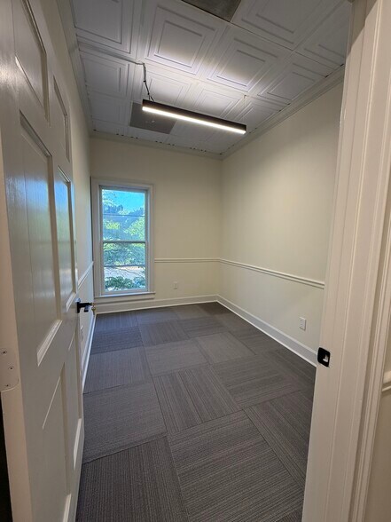 More Photos Of 5064 Roswell Rd NE, Atlanta Office Residential For Lease