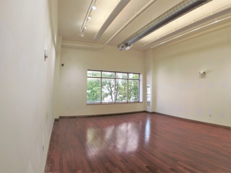 More Photos Of 718 Chestnut St, Philadelphia Storefront Retail Office For Sale