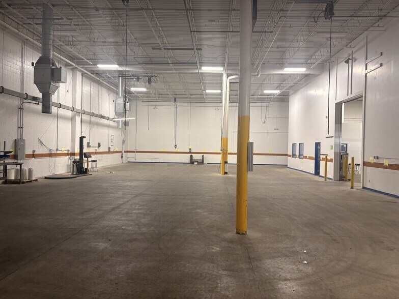 More Photos Of 22555 Ascoa Ct, Strongsville Warehouse For Sale