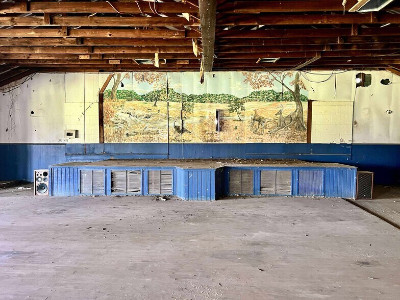 More Photos Of 17662 US 87 Hwy, Fredericksburg Flex For Sale