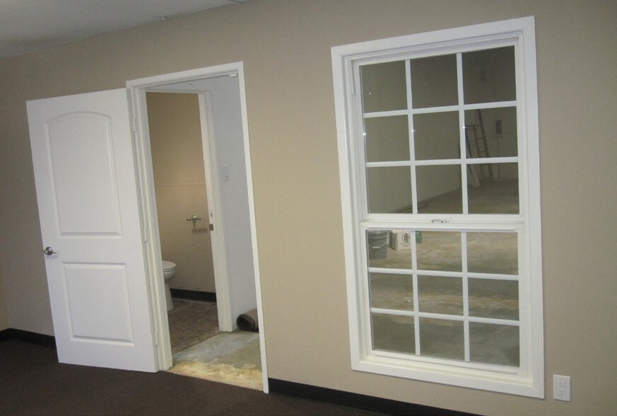 More Photos Of 2100 E McFadden Ave, Santa Ana Warehouse For Lease